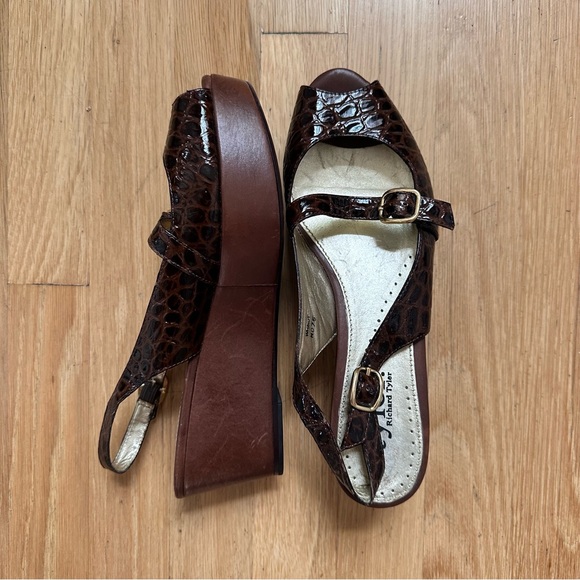 Richard Tyler Vintage Mary Jane Style Sandals - Picture 3 of 6